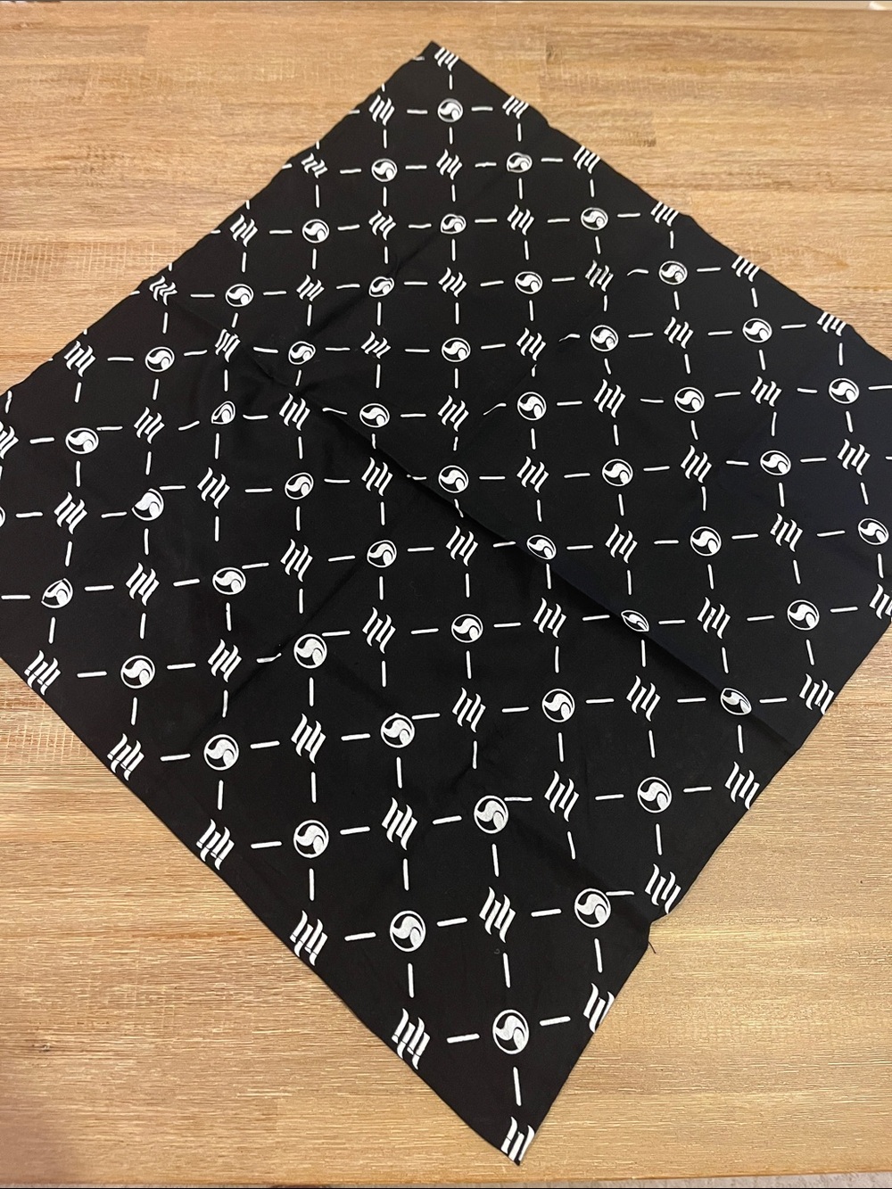 DVS HART & Huntington Handkerchief